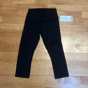 Lululemon black crop, size 8, NWT